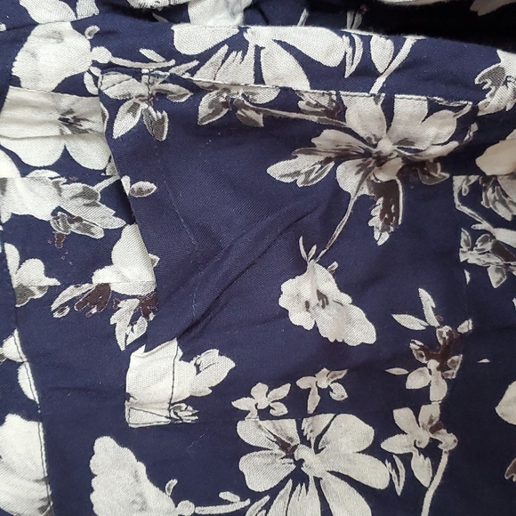 Unique soft button down - Picture 5 of 8